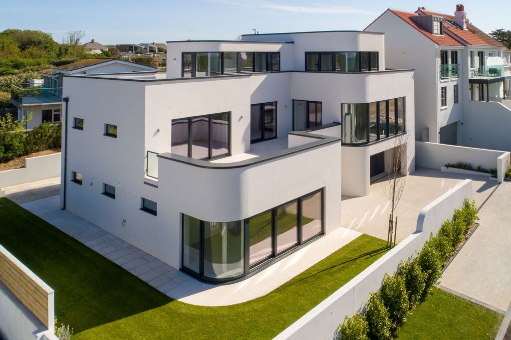 5 bed detached house for saleLe Jardin, St Brelade JE3