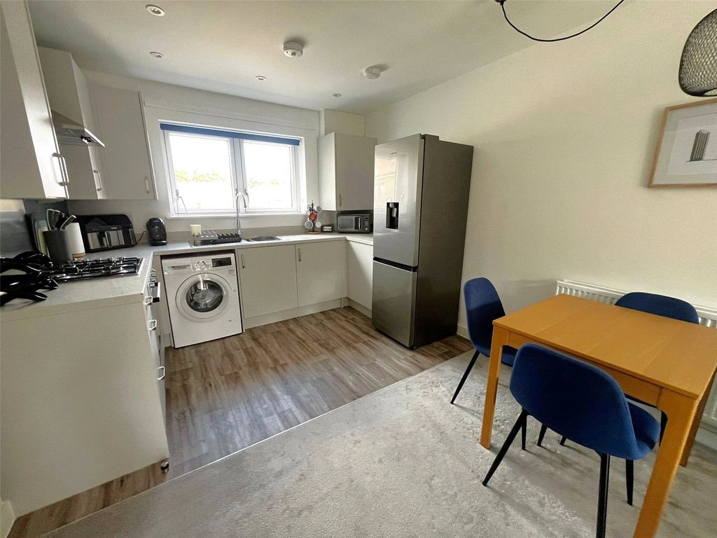 1 bed flat for saleWest Siding, Basingstoke, Hampshire RG24 photo 3