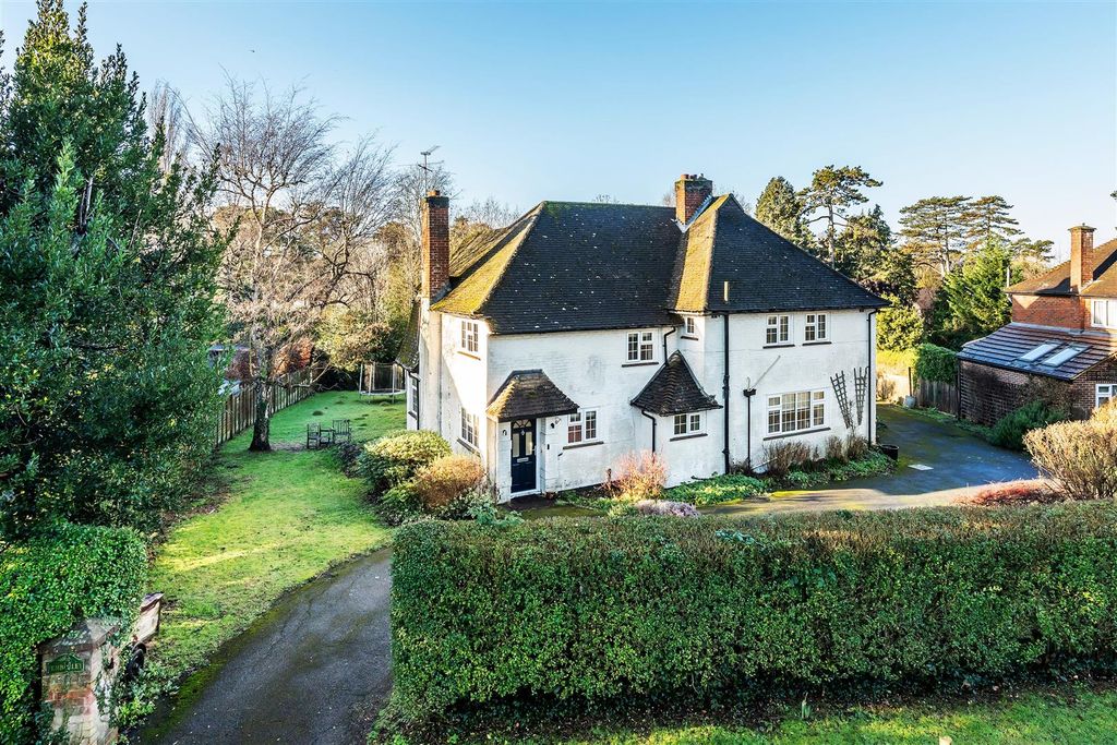 5 bed detached house for saleThe Marld, Ashtead KT21