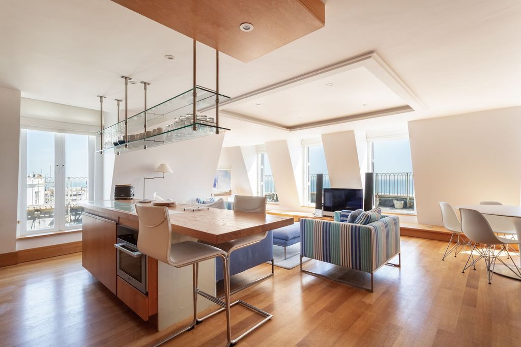 3 bed penthouse for salePercival Mansions, Brighton BN2