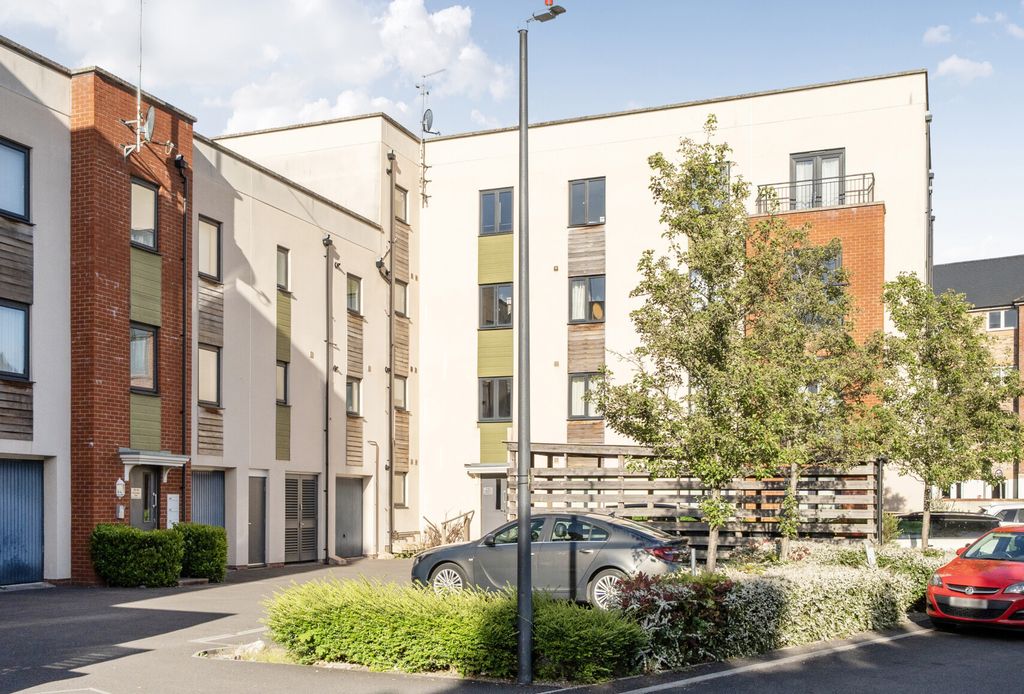 2 bed flat for saleNormandy Drive, Yate, Bristol BS37