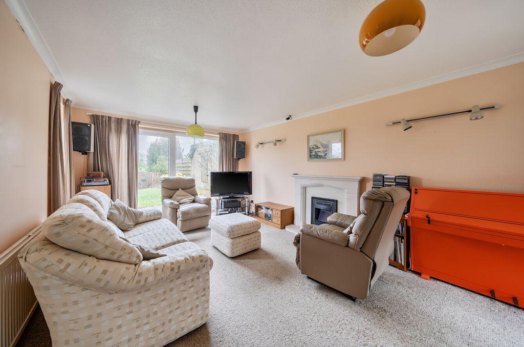 Additional image 2 of 4 bed detached house for saleBalmoral Close, Alton, Hampshire GU34
