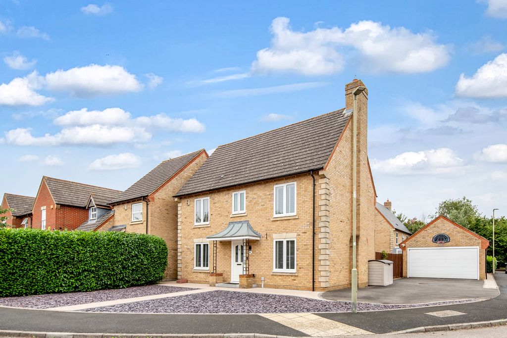 4 bed detached house for saleReedmace Road, Bicester OX26