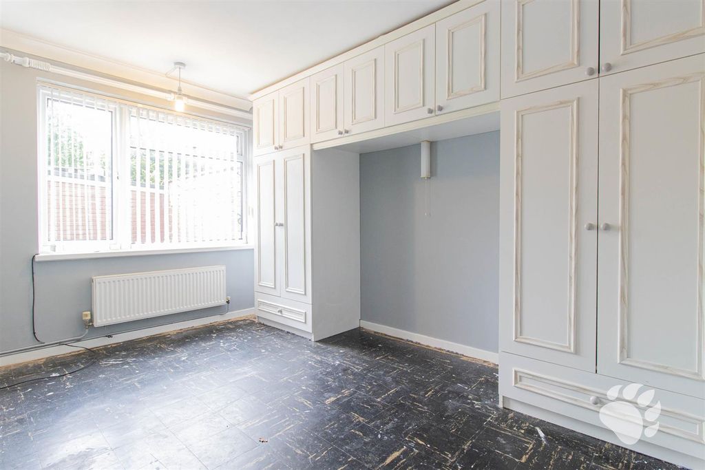 Additional image 7 of 2 bed flat for saleLong Gages, Basildon SS14