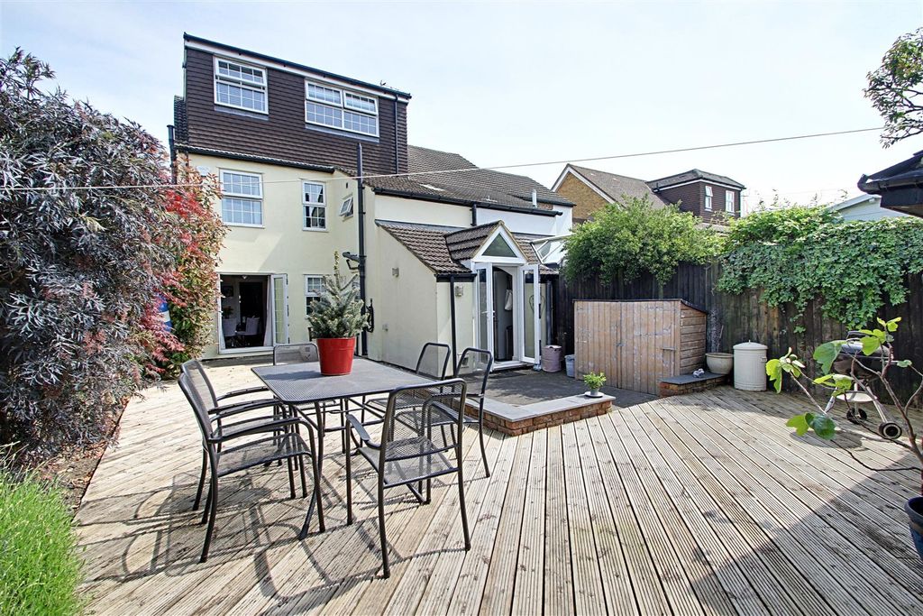 Additional image 13 of 4 bed property for saleAdrian Road, Abbots Langley WD5