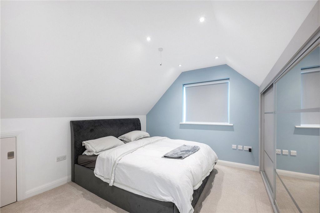 2 bed flat for saleThe Avenue, Beckenham BR3 photo 5
