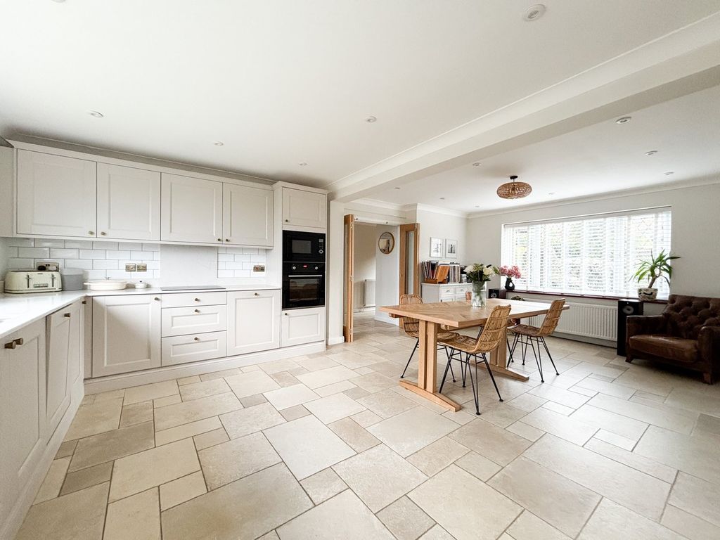 Additional image 2 of 4 bed detached house for saleStarrs Mead, Battle TN33