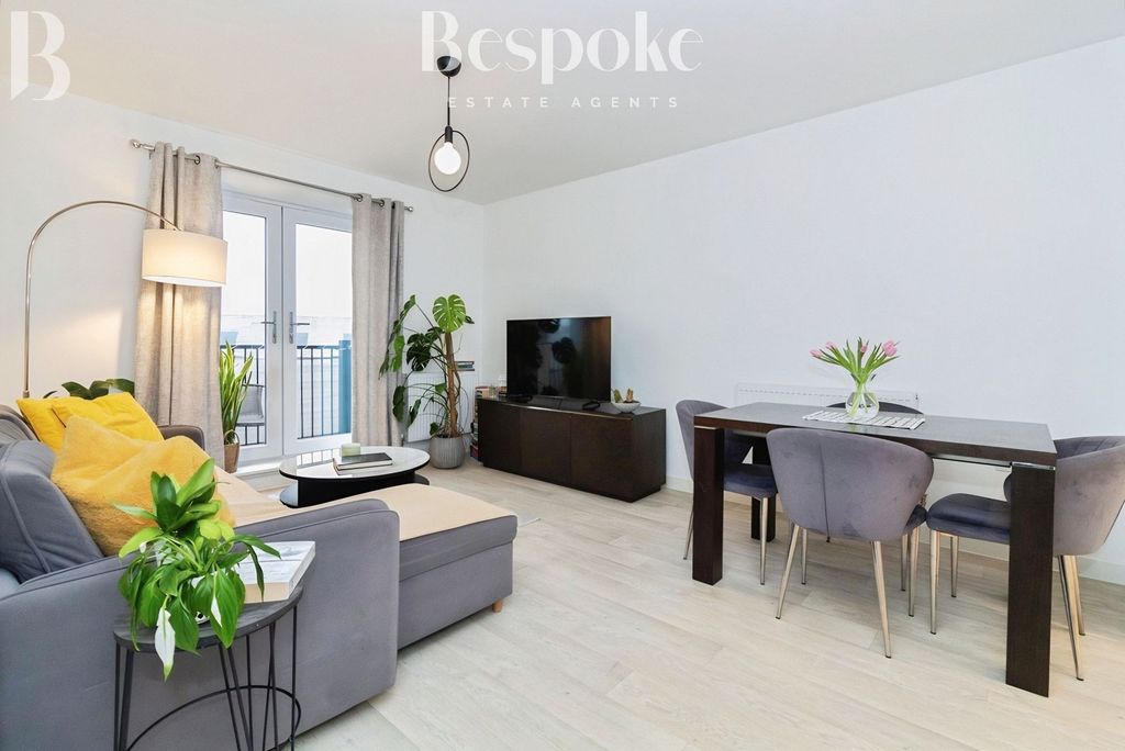 Additional image 6 of 1 bed flat for saleBolton Drive, Shinfield RG2