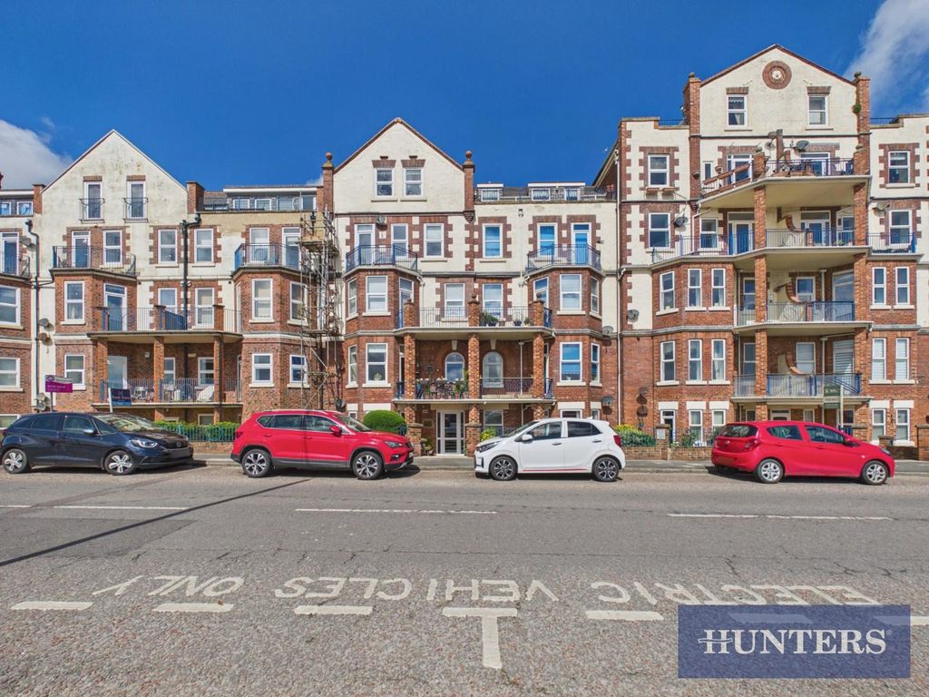 2 bed flat for saleSouth Marine Drive, Bridlington YO15