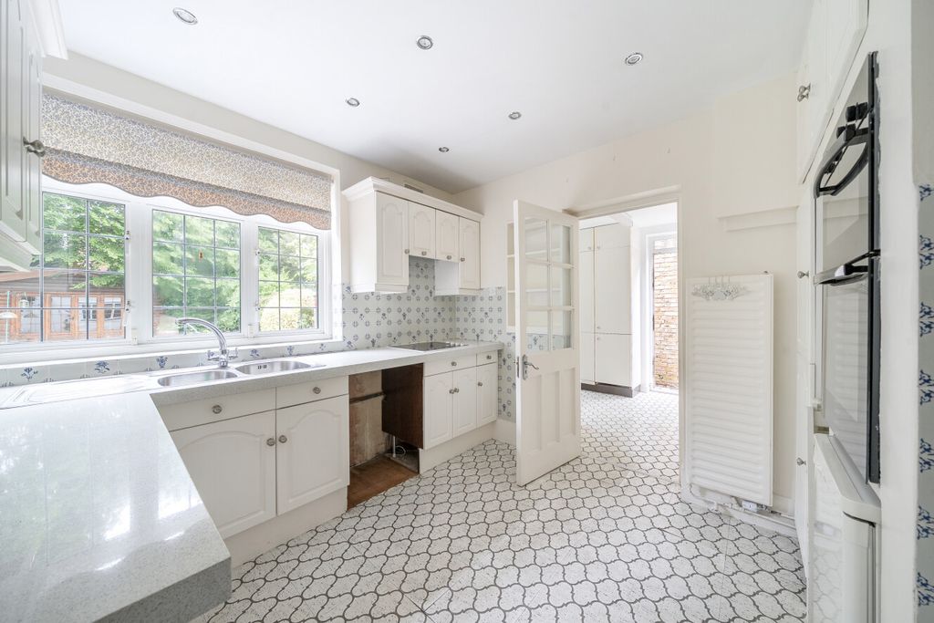 Additional image 4 of 4 bed detached house for saleDen Close, Beckenham BR3