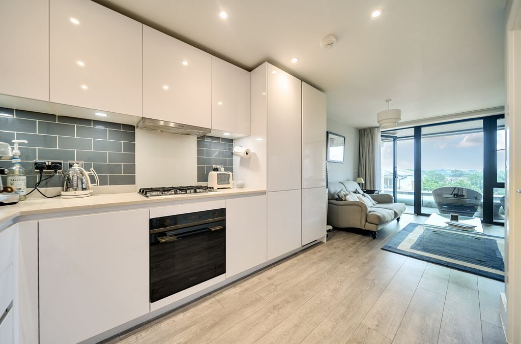 Additional image 10 of 1 bed flat for saleMasons Hill, Bromley, Kent BR2
