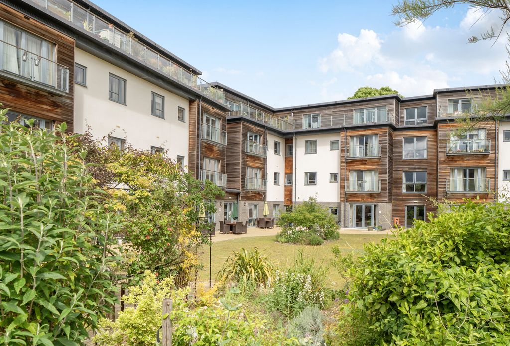 Additional image 15 of 2 bed flat for saleFernleigh, Buttercross Lane, Witney, Oxfordshire OX28