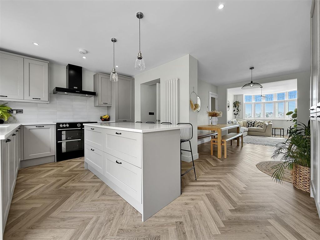 4 bed detached house for saleNorthfields Lane, Brixham TQ5 photo 3