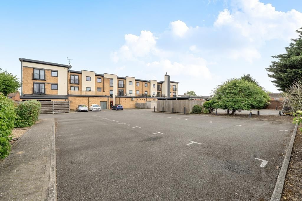 2 bed flat for saleAudley House, Buckingham Road, Bicester, Oxfordshire OX26