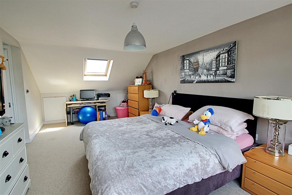 Additional image 18 of 4 bed property for saleAdrian Road, Abbots Langley WD5