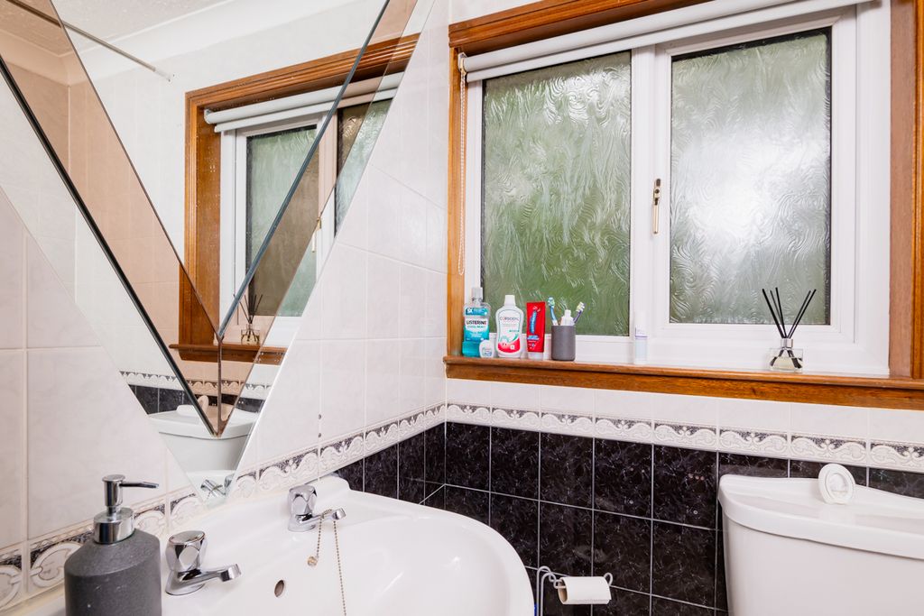 Additional image 10 of 2 bed flat for saleArdbreck Place, Inverness IV2