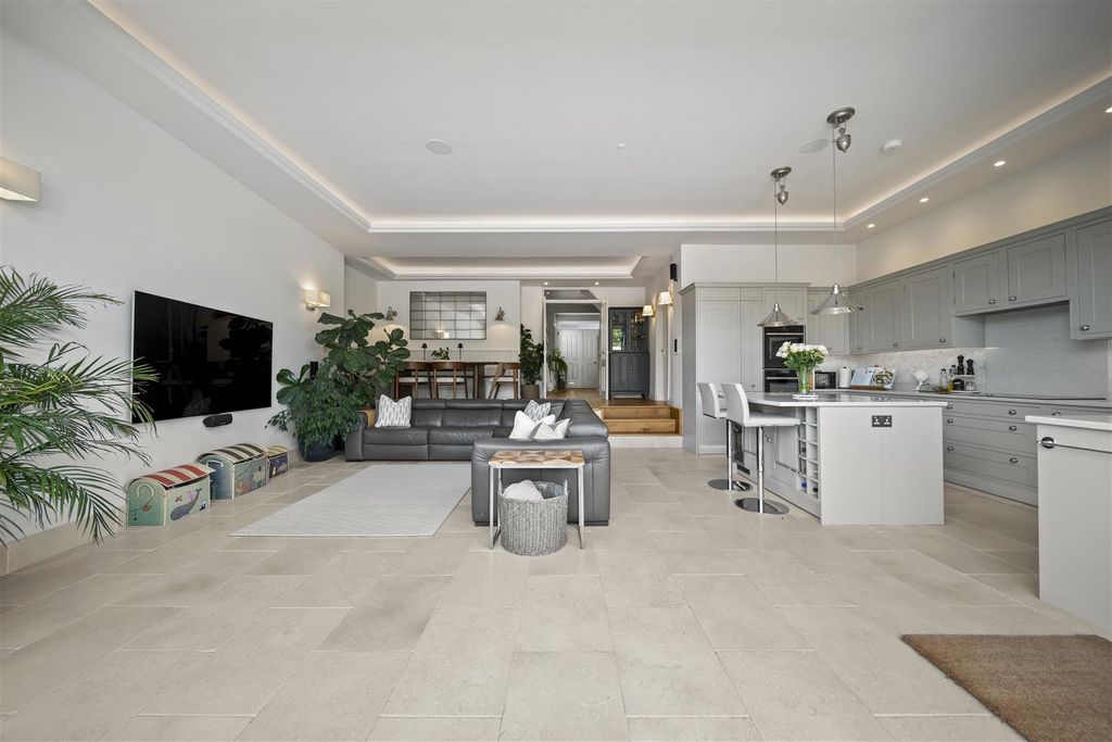 Additional image 5 of 4 bed semi-detached house for saleManor House Gardens, Abbots Langley WD5
