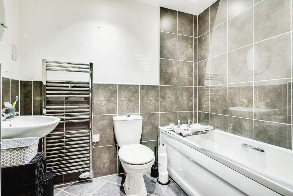 Additional image 9 of 2 bed flat for saleFlax Crescent, Carterton OX18