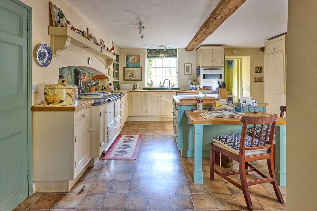 Additional image 10 of 6 bed semi-detached house for saleBroad Street, Bampton, Oxfordshire OX18
