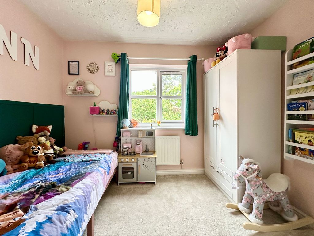 Additional image 10 of 2 bed flat for saleBramble Tye, Noak Bridge SS15