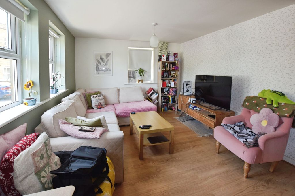 Additional image 2 of 2 bed flat for saleWellfield Mews, Dewsbury WF13