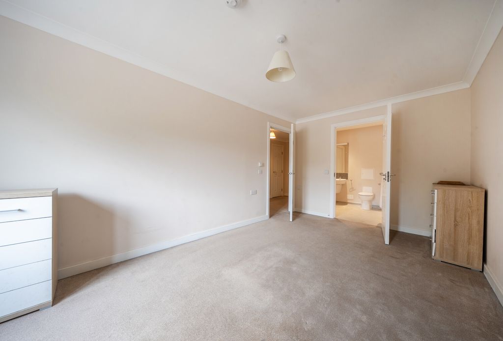 Additional image 9 of 2 bed flat for saleFernleigh, Buttercross Lane, Witney, Oxfordshire OX28