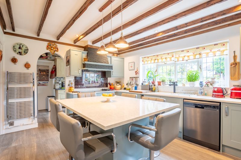 5 bed detached house for saleCrossbush Road, Bognor Regis PO22 photo 5