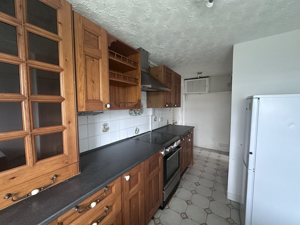 Additional image 2 of 3 bed flat for saleHeol Frank, Penlan, Swansea SA5