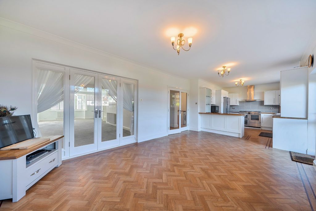 Additional image 6 of 5 bed semi-detached house for saleSandhurst Road, Bexley, Kent DA5