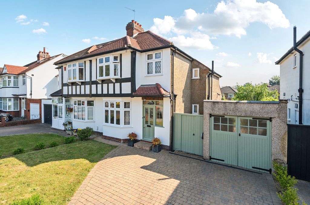 3 bed semi-detached house for saleNew Farm Avenue, Bromley BR2