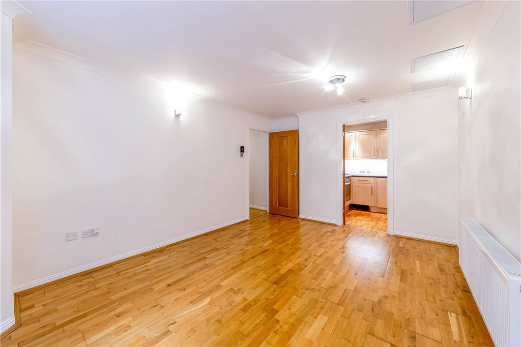 Additional image 4 of 2 bed flat for saleChesham Road, Berkhamsted HP4