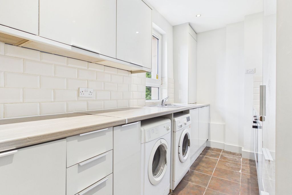 1 bed flat for saleBrown Street, Carluke ML8 photo 4