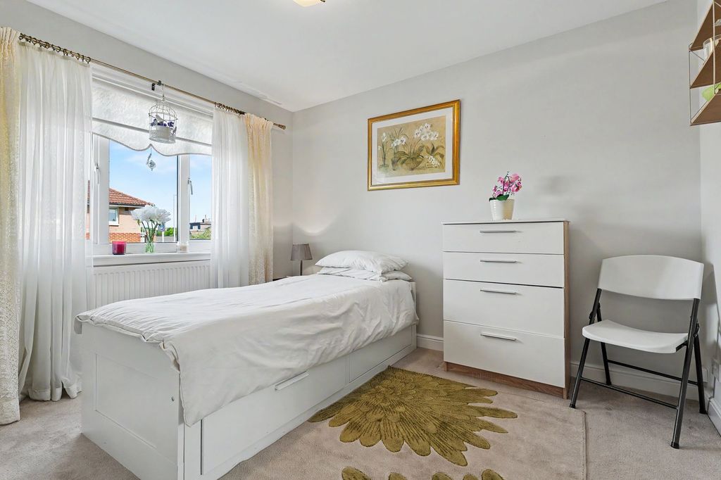 2 bed flat for saleDalmore Drive, Airdrie ML6 photo 4