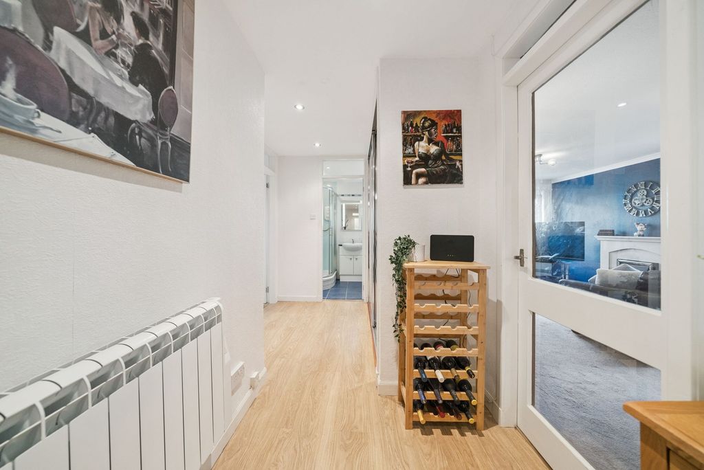 Additional image 5 of 2 bed flat for sale4 Lomond Court, Helensburgh G84