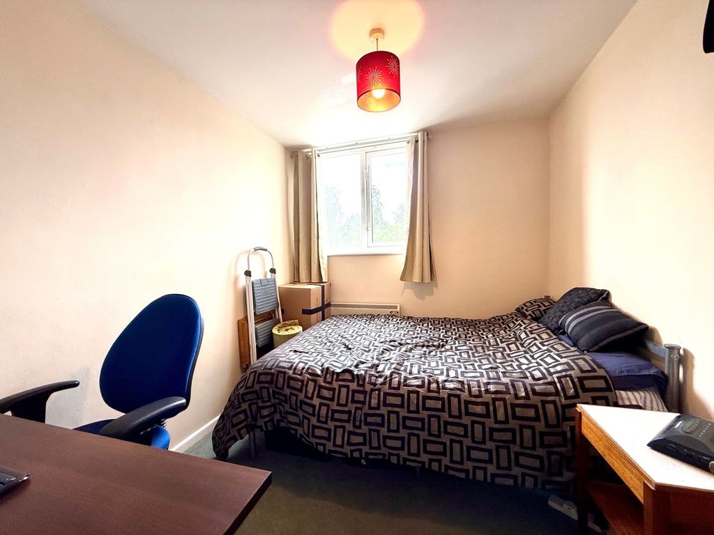 Additional image 9 of 2 bed flat for saleThe Tower Centre Alvescot Road, Carterton, Oxfordshire OX18