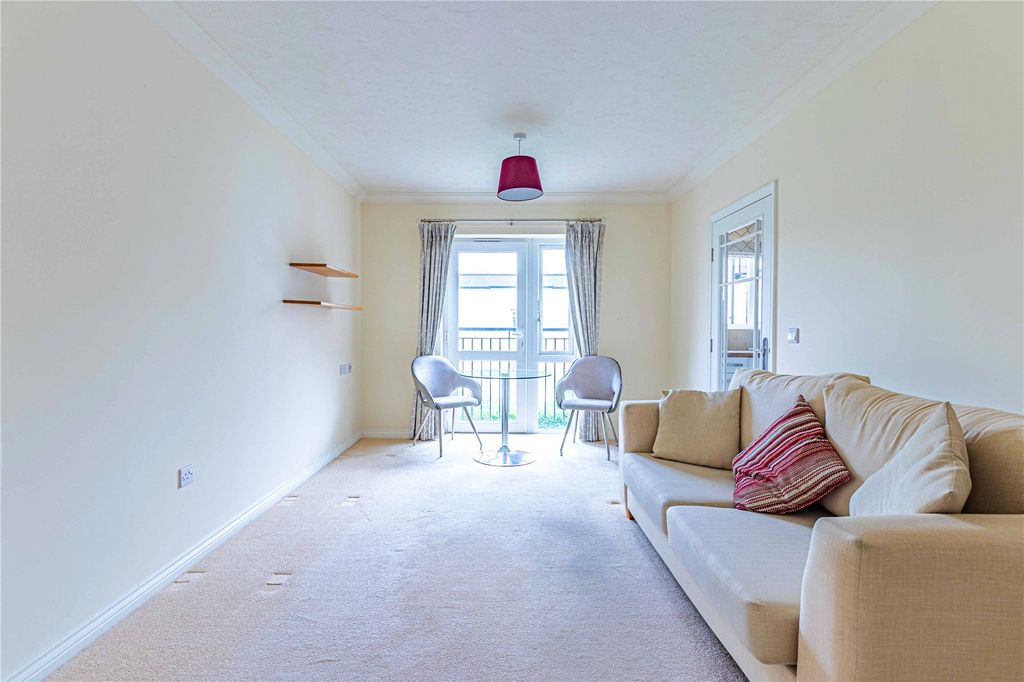 Additional image 4 of 1 bed flat for saleHigh Street, Berkhamsted, Hertfordshire HP4
