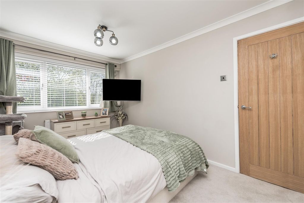 Additional image 11 of 3 bed town house for saleCliffe Park Drive, Wortley, Leeds LS12