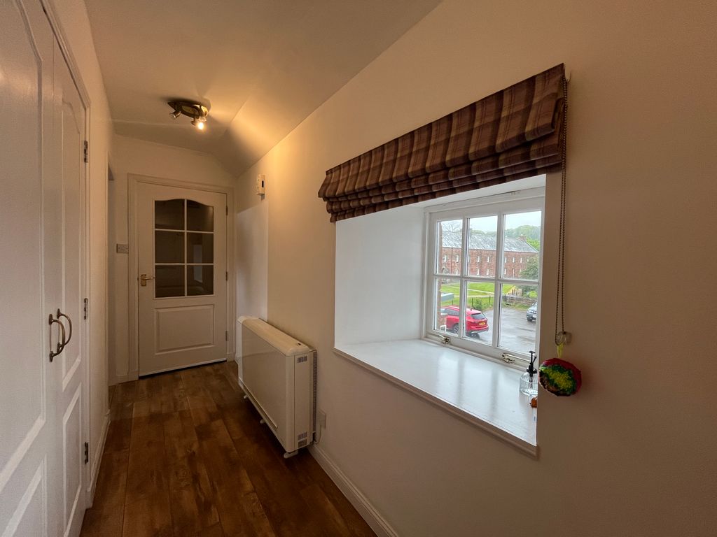 2 bed flat for saleMarine Terrace, Cromarty IV11 photo 4