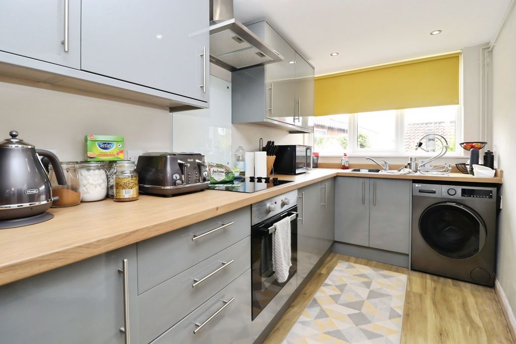 Additional image 2 of 2 bed flat for saleSouth Street, Caistor LN7