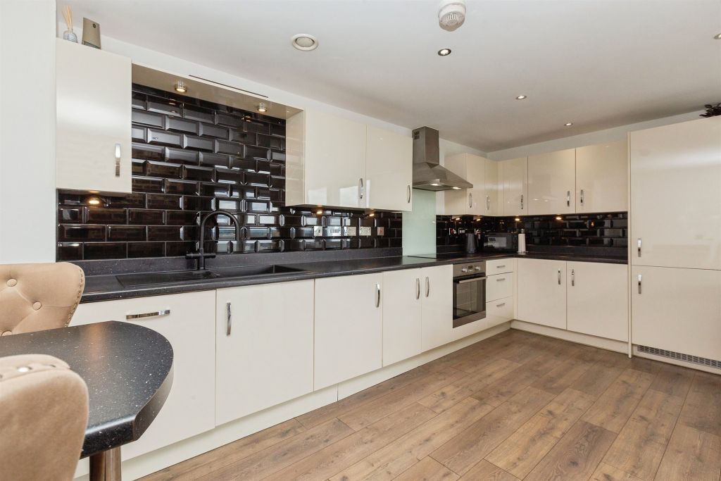 Additional image 4 of 2 bed penthouse for saleGreat Western Street, Aylesbury HP20