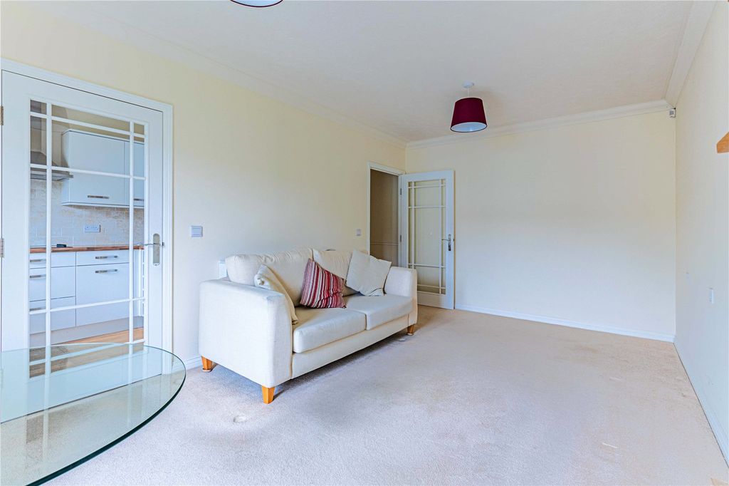 Additional image 5 of 1 bed flat for saleHigh Street, Berkhamsted, Hertfordshire HP4