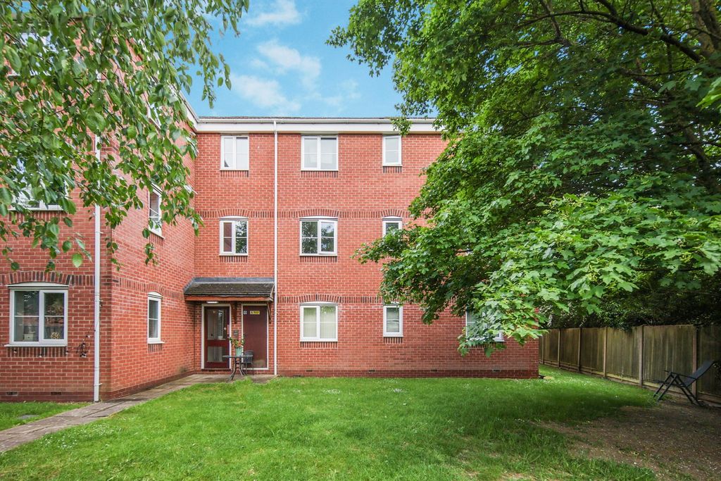 2 bed flat for saleCharles Eaton Court, Bedworth CV12