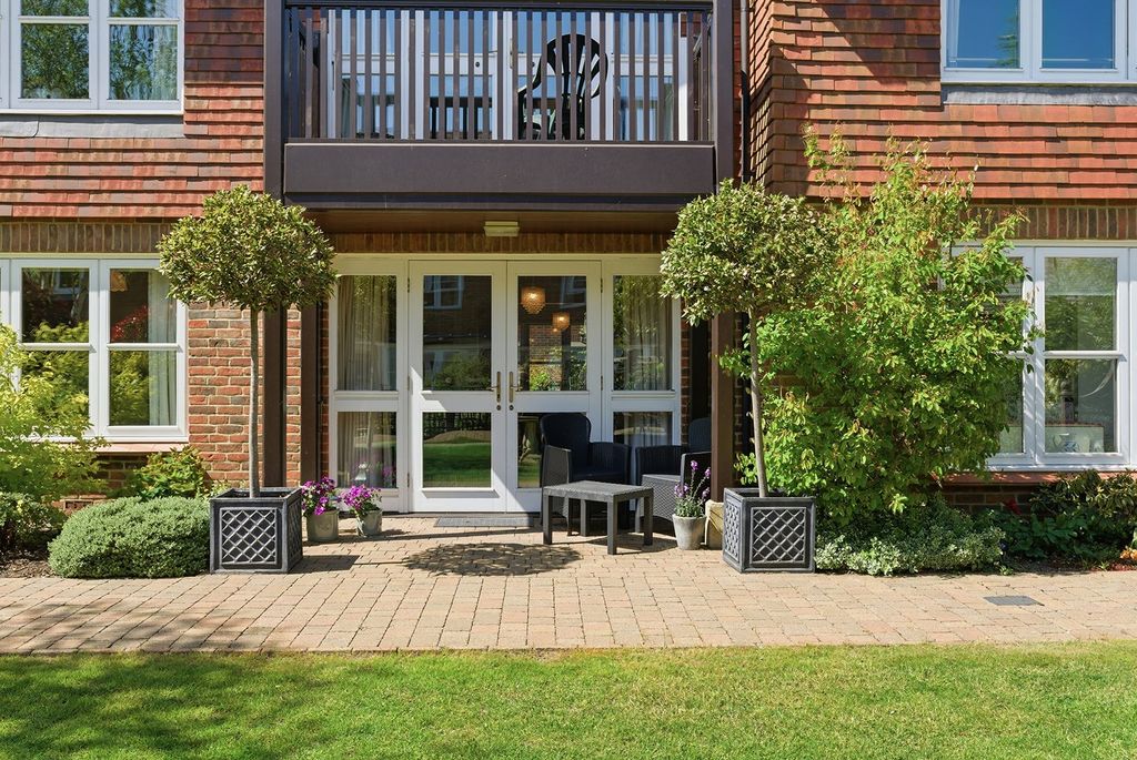 Additional image 5 of 2 bed flat for saleSt. Marys Court, Beaconsfield, Buckinghamshire HP9