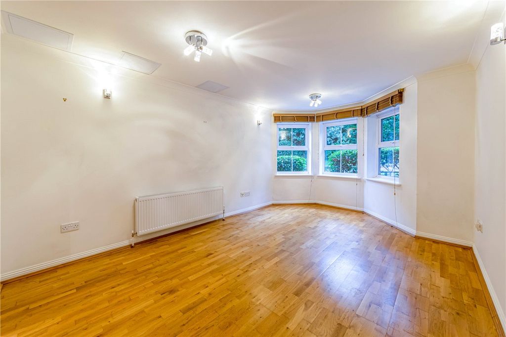 Additional image 2 of 2 bed flat for saleChesham Road, Berkhamsted HP4