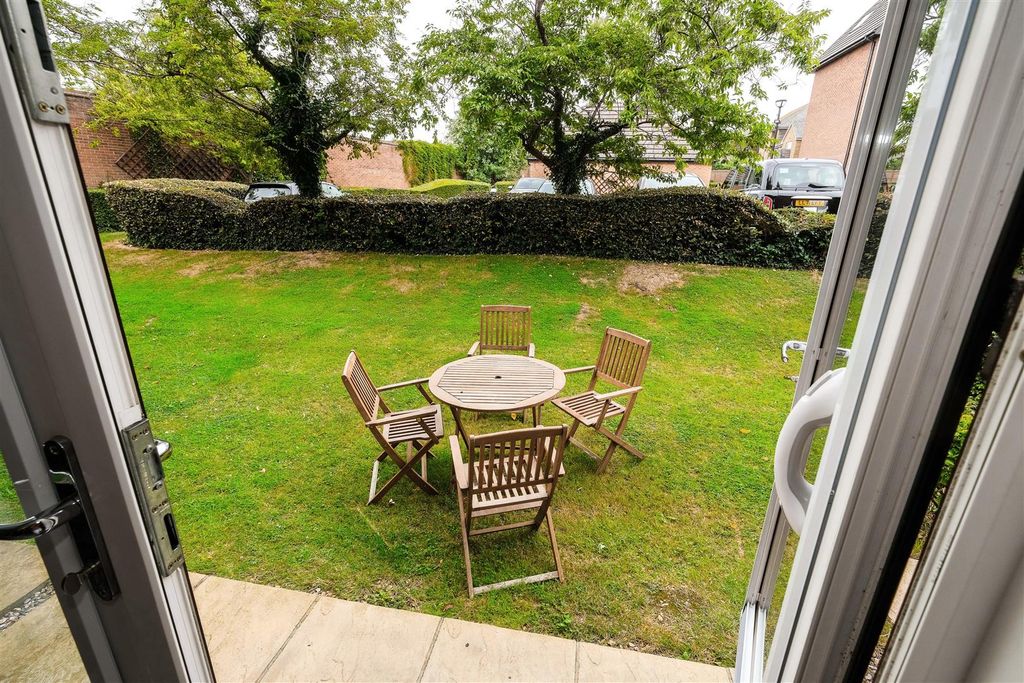 Additional image 8 of 2 bed flat for saleEpping New Road, Buckhurst Hill IG9