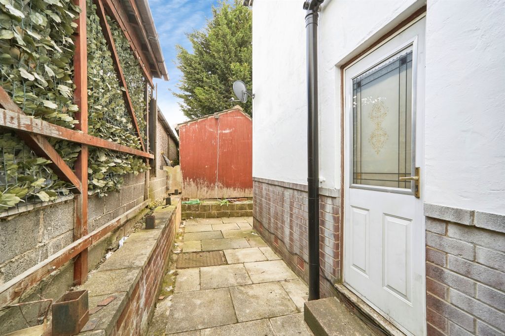 Additional image 18 of 4 bed semi-detached house for saleTong Road, Leeds LS12