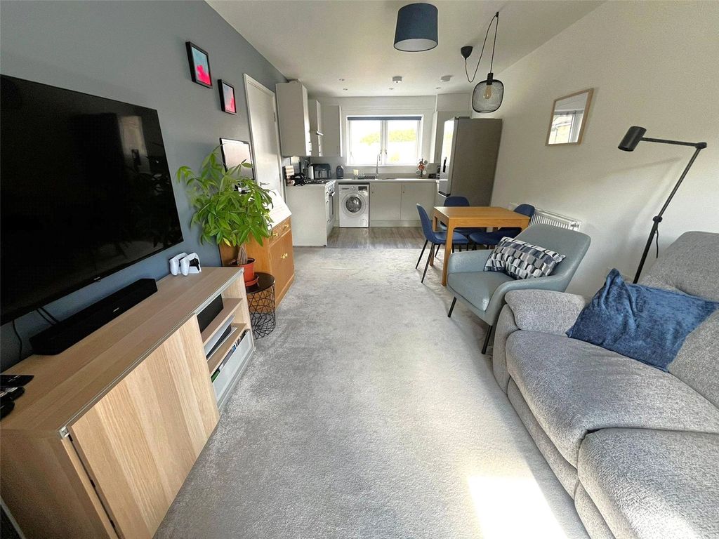 1 bed flat for saleWest Siding, Basingstoke, Hampshire RG24 photo 2