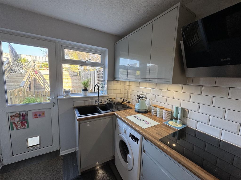 3 bed semi-detached house for saleMead Fields, Bridport, Dorset DT6 photo 5
