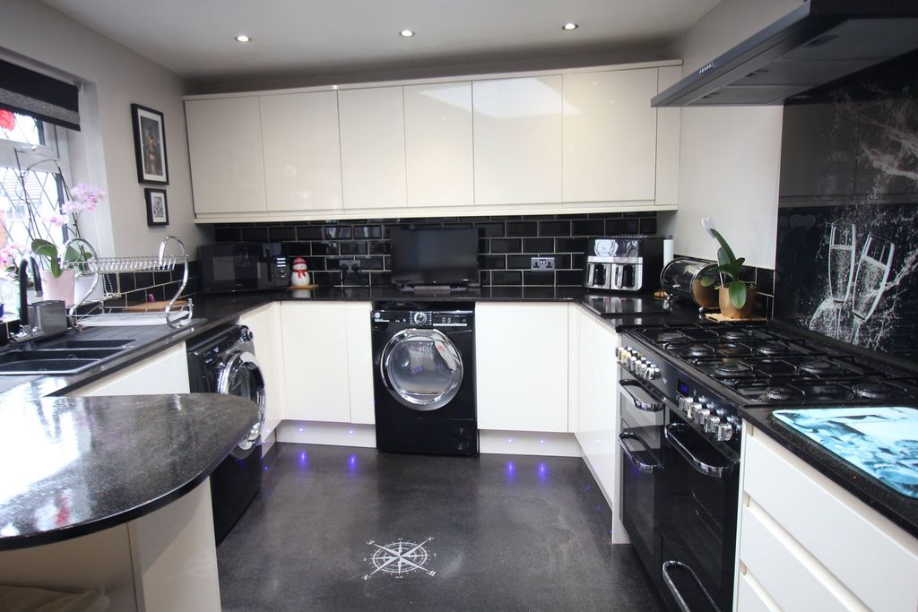 Additional image 5 of 3 bed bungalow for saleSecond Avenue, Caerphilly CF83