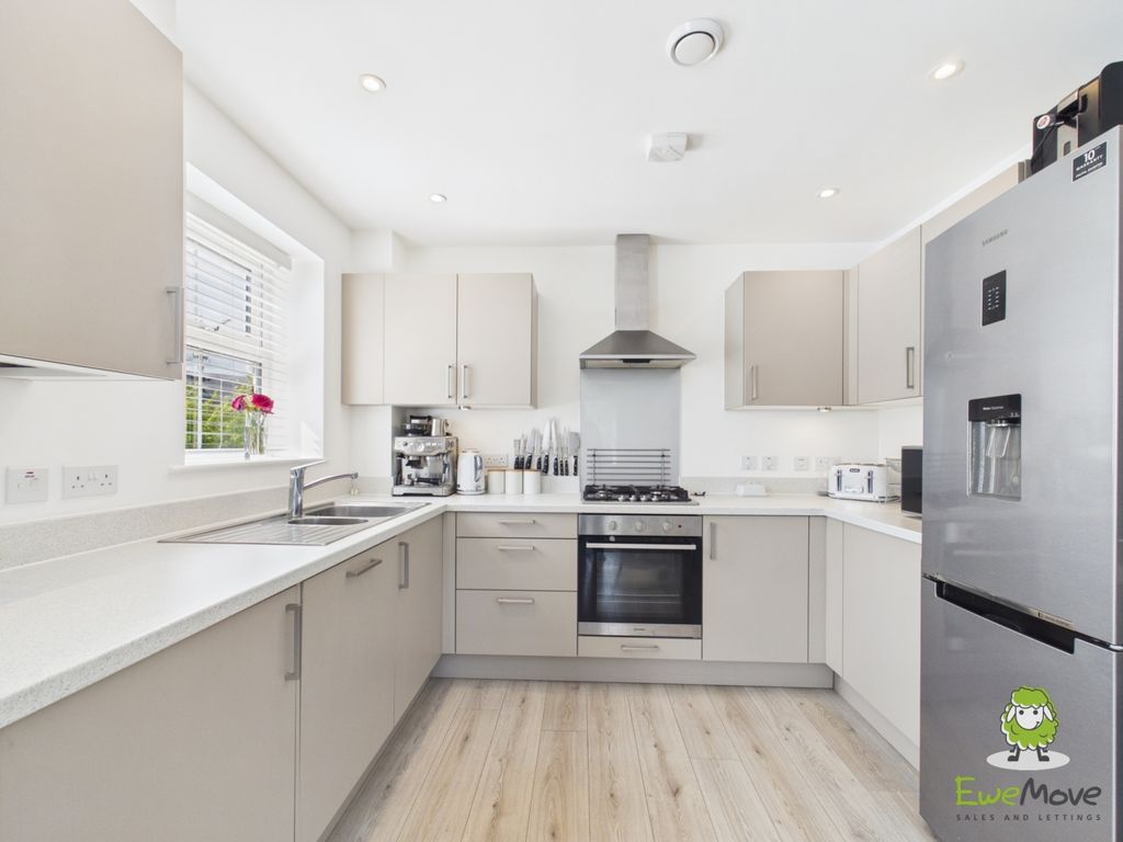 Additional image 9 of 2 bed flat for saleSenate Court, 7 Aurum Green Avenue Chineham, Chineham, Basingstoke, Hampshire RG24